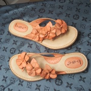 BOC NWT flower sandals size 9